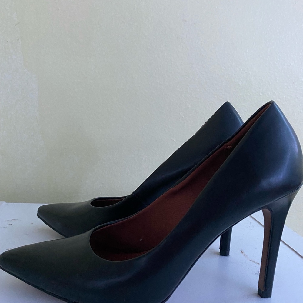 basic black heels